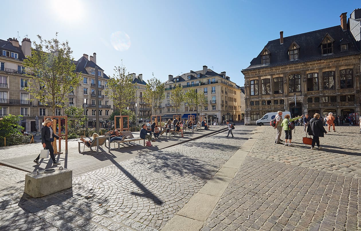 Place de la cathédrale après
