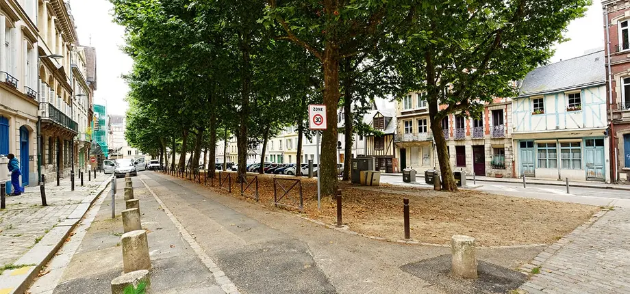 Place de la Rougemare avant