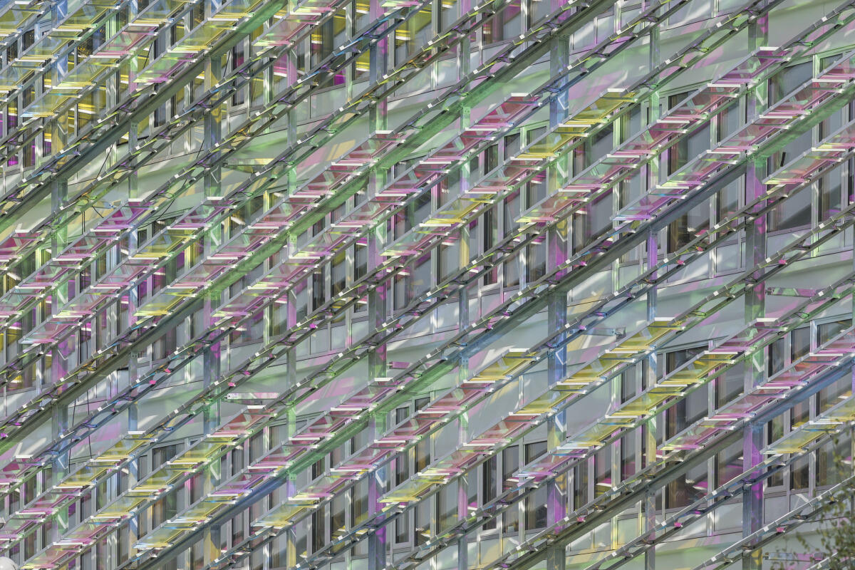Un zoom sur le 108 et ses panneaux de couleurs