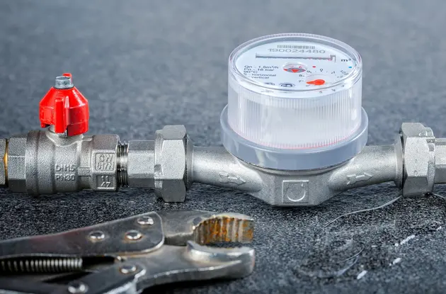 Photographie d'une fuite d'eau au compteur