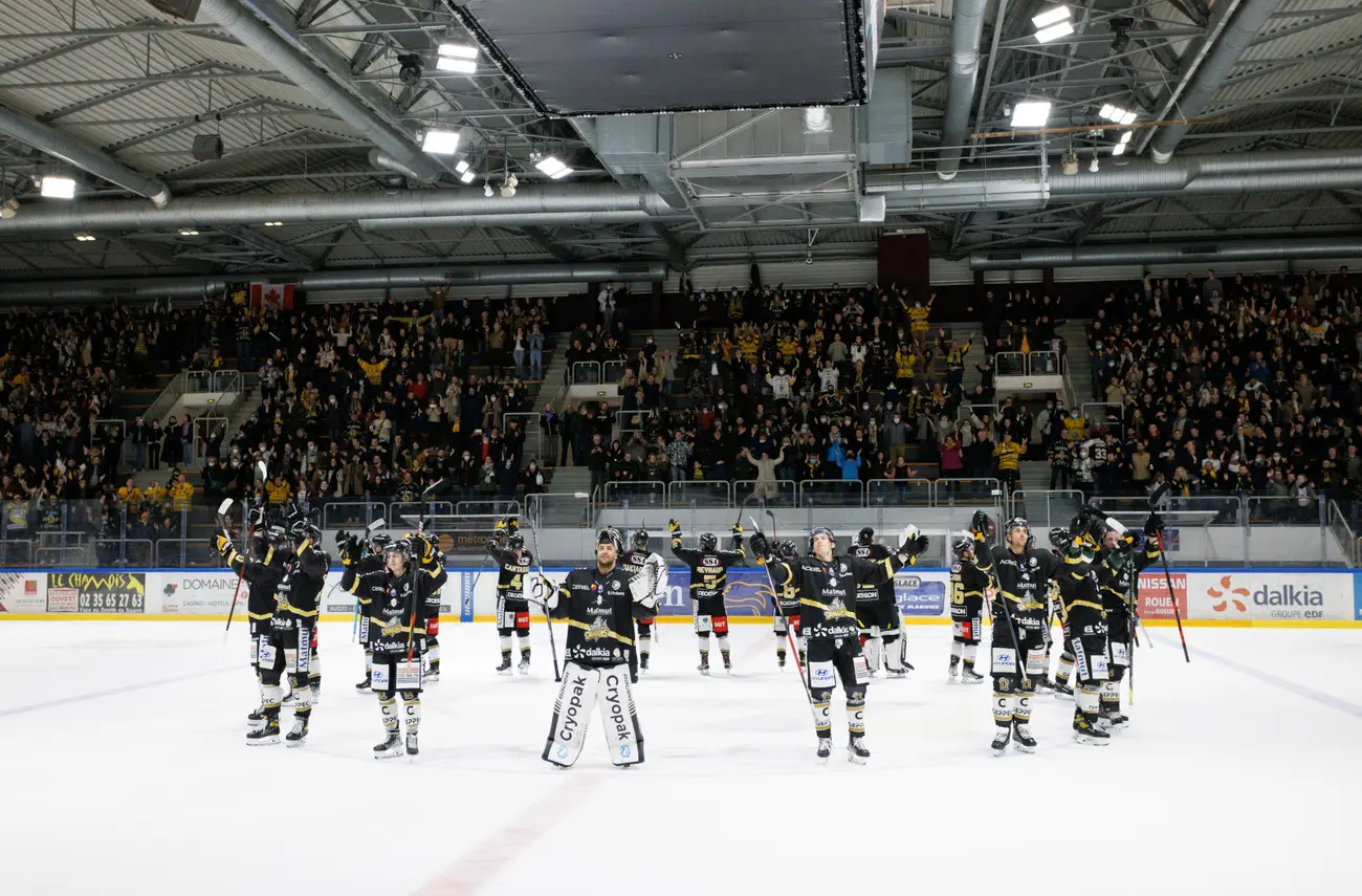 Nouveau, gratuit ! Matchs des Dragons à l’Île Lacroix : un bus circulera en fin de match depuis la patinoire Nouveau, gratuit ! Matchs des Dragons à l’Île Lacroix : un bus circulera en fin de match depuis la patinoire
