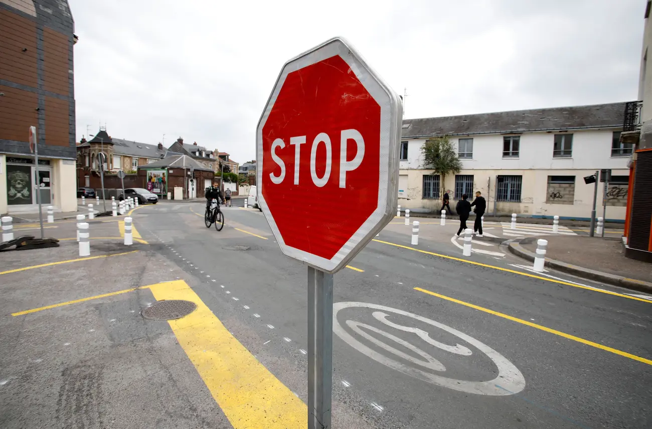 Un nouveau carrefour sans feux en test Un nouveau carrefour sans feux en test