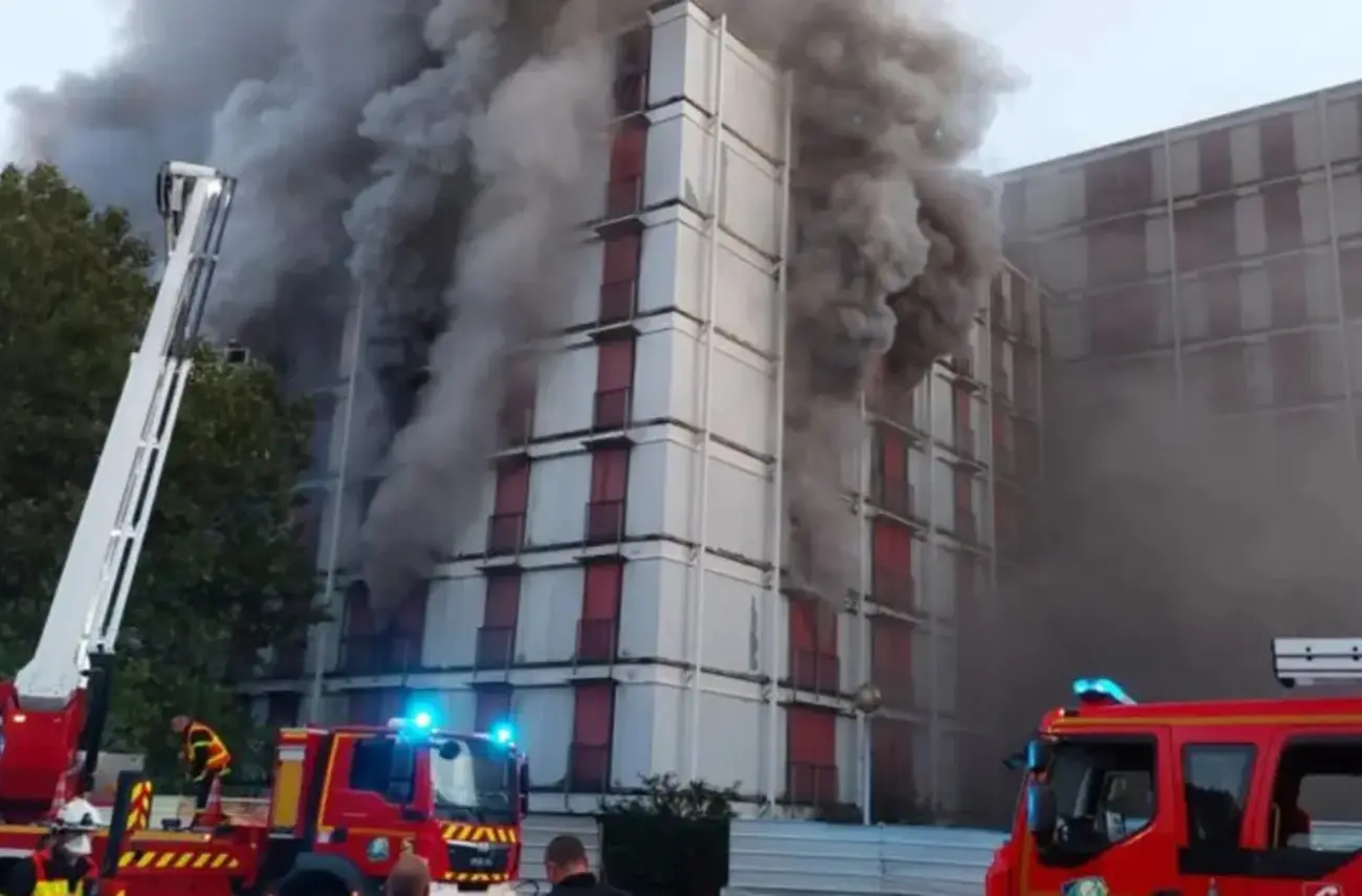 Incendie de 2 immeubles ‘Verre et Acier’ : point de situation à 13h