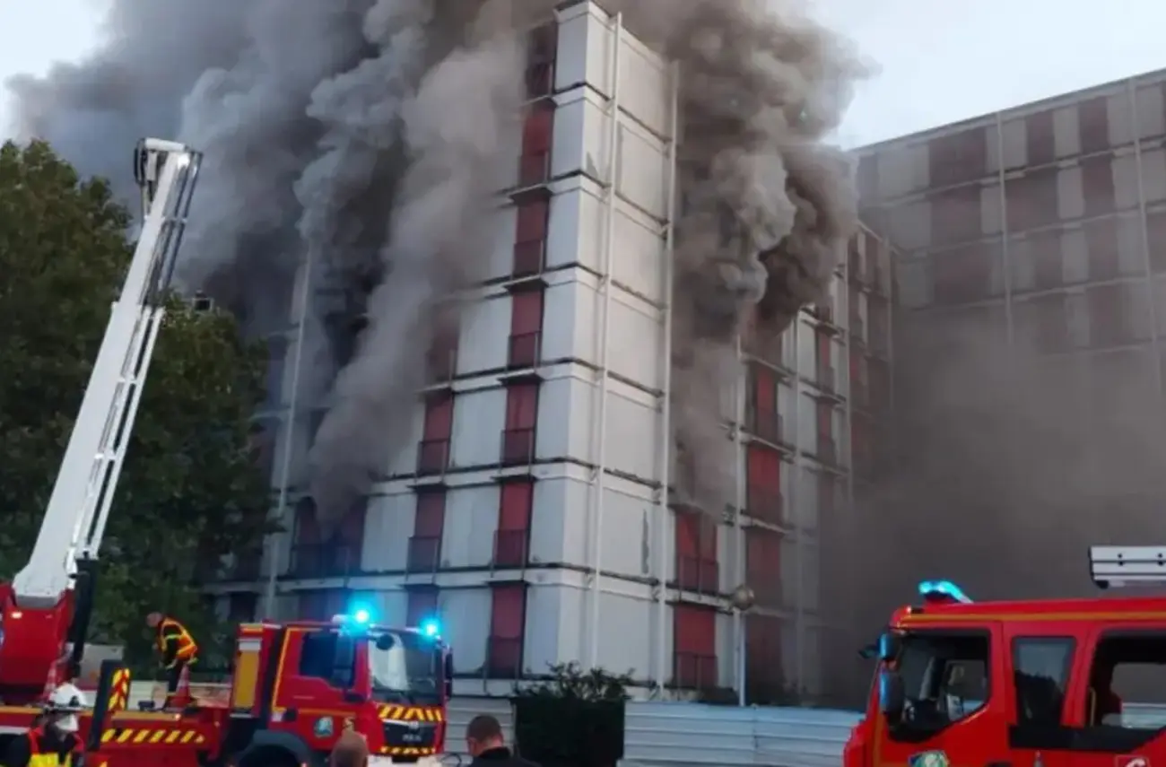 Incendie de 2 immeubles ‘Verre et Acier’ : point de situation à 13h Incendie de 2 immeubles ‘Verre et Acier’ : point de situation à 13h