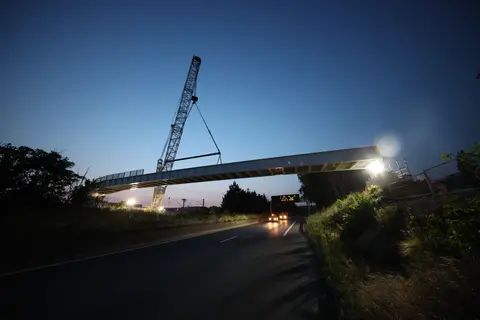 Une passerelle comme trait d'union