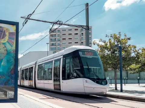 Un tramway à l'arrêt