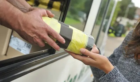 Distribution de sacs de collecte