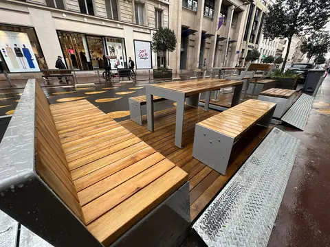 Nouveau mobilier urbain rue Jeanne d'Arc