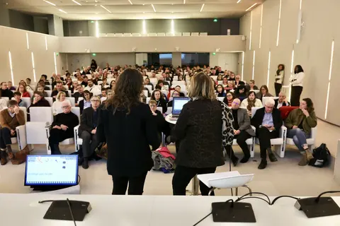 réunion de sensibilisation au cancer en milieu professionnel