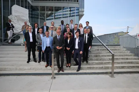 Sur le devant de la Seine