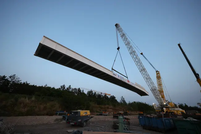 Une passerelle comme trait d'union